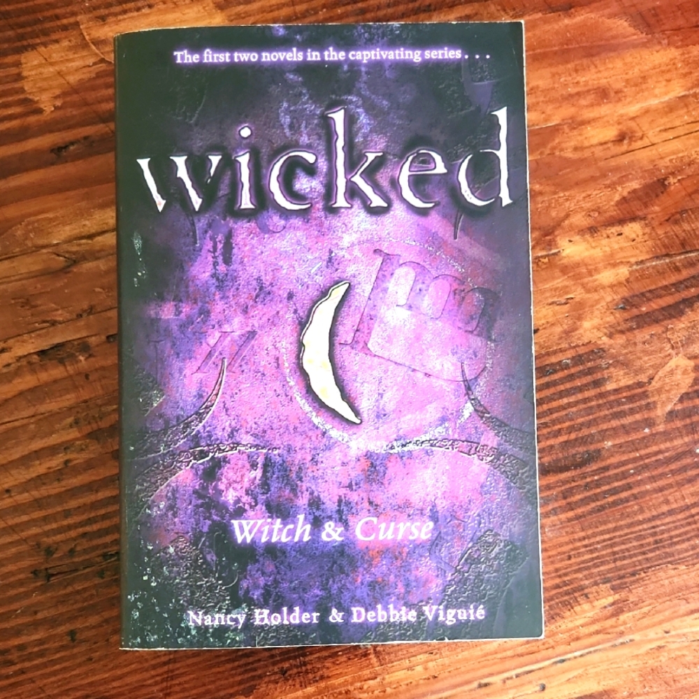 Wicked: Witch & Curse by Nancy Holder & Debbie Viguie ☆ Paper Back Book ☆